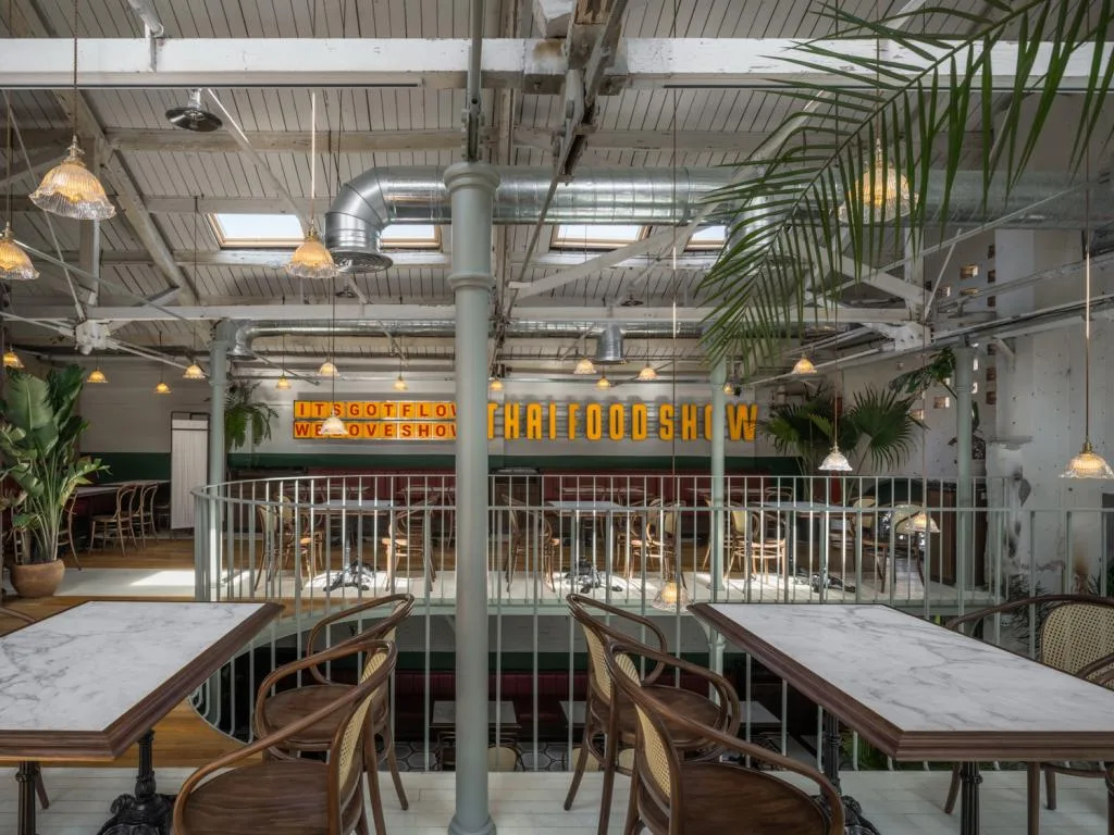 How can industrial buildings be transformed into Thai style tea restaurants using BIM architecture? /San Li Society Triostudio