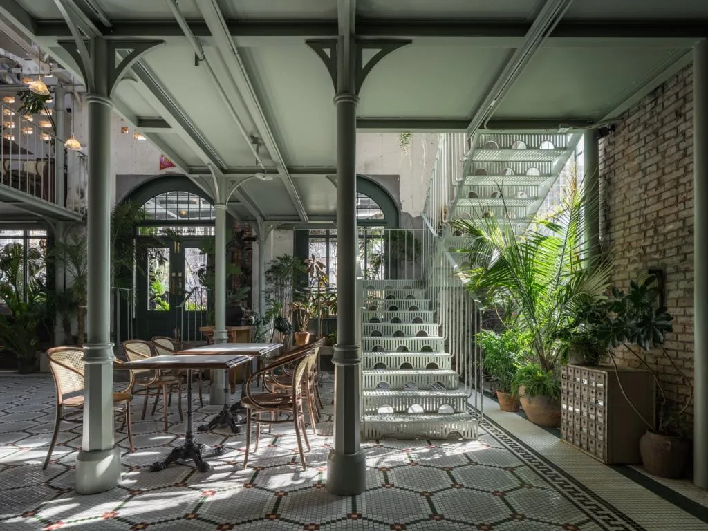 How can industrial buildings be transformed into Thai style tea restaurants using BIM architecture? /San Li Society Triostudio