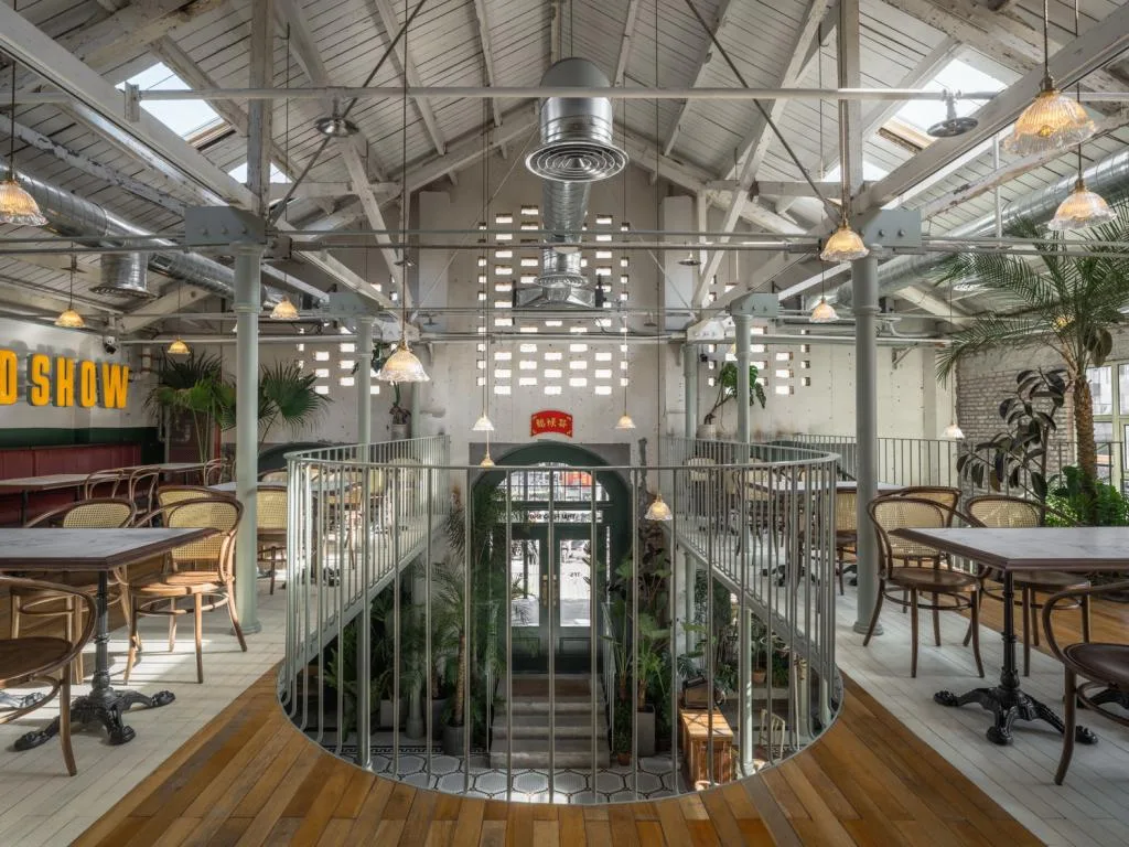 How can industrial buildings be transformed into Thai style tea restaurants using BIM architecture? /San Li Society Triostudio