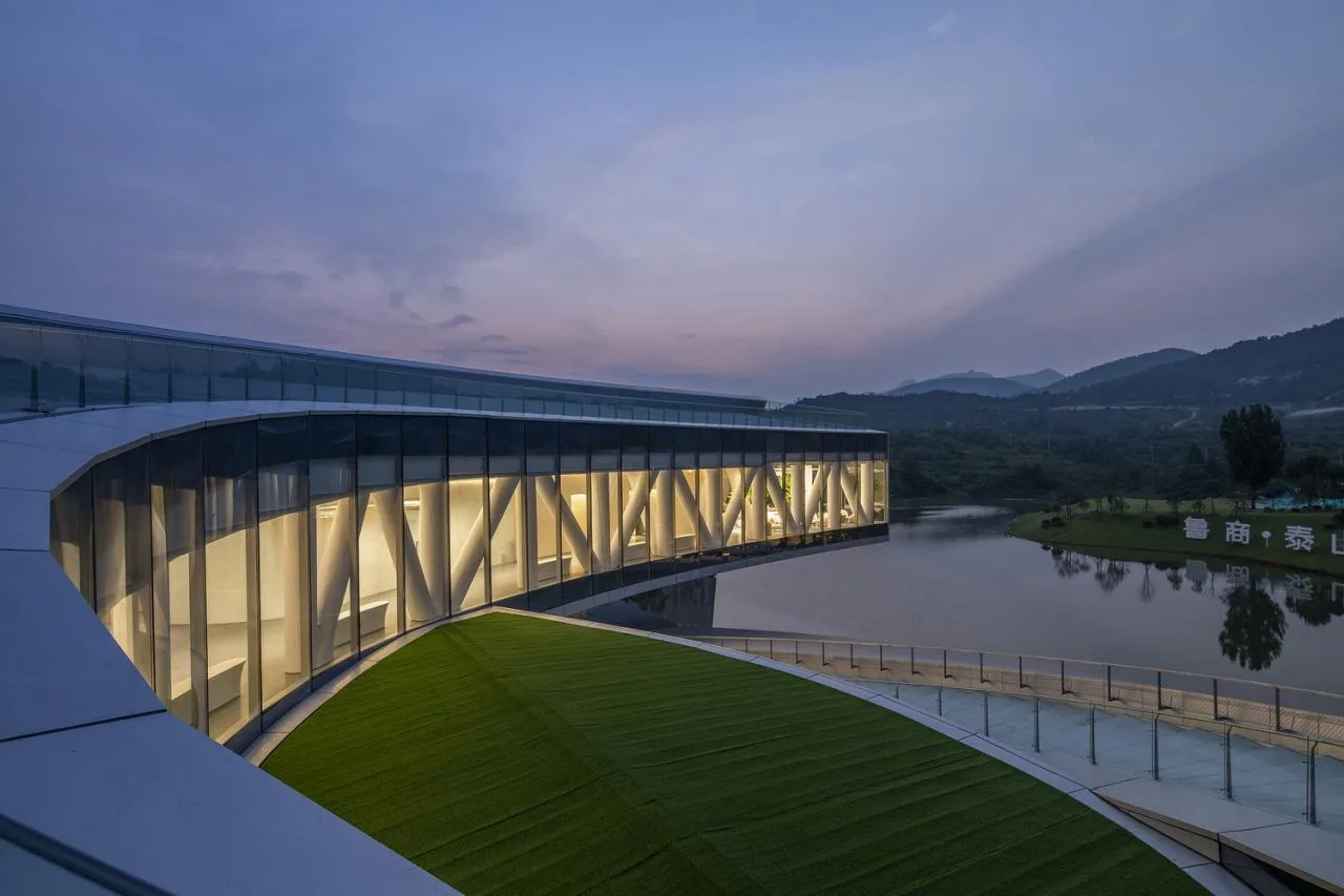 BIM Building | Window overlooking Mount Taishan Mountain: Mount Taishan Youyou Tourist Center | line+WORK
