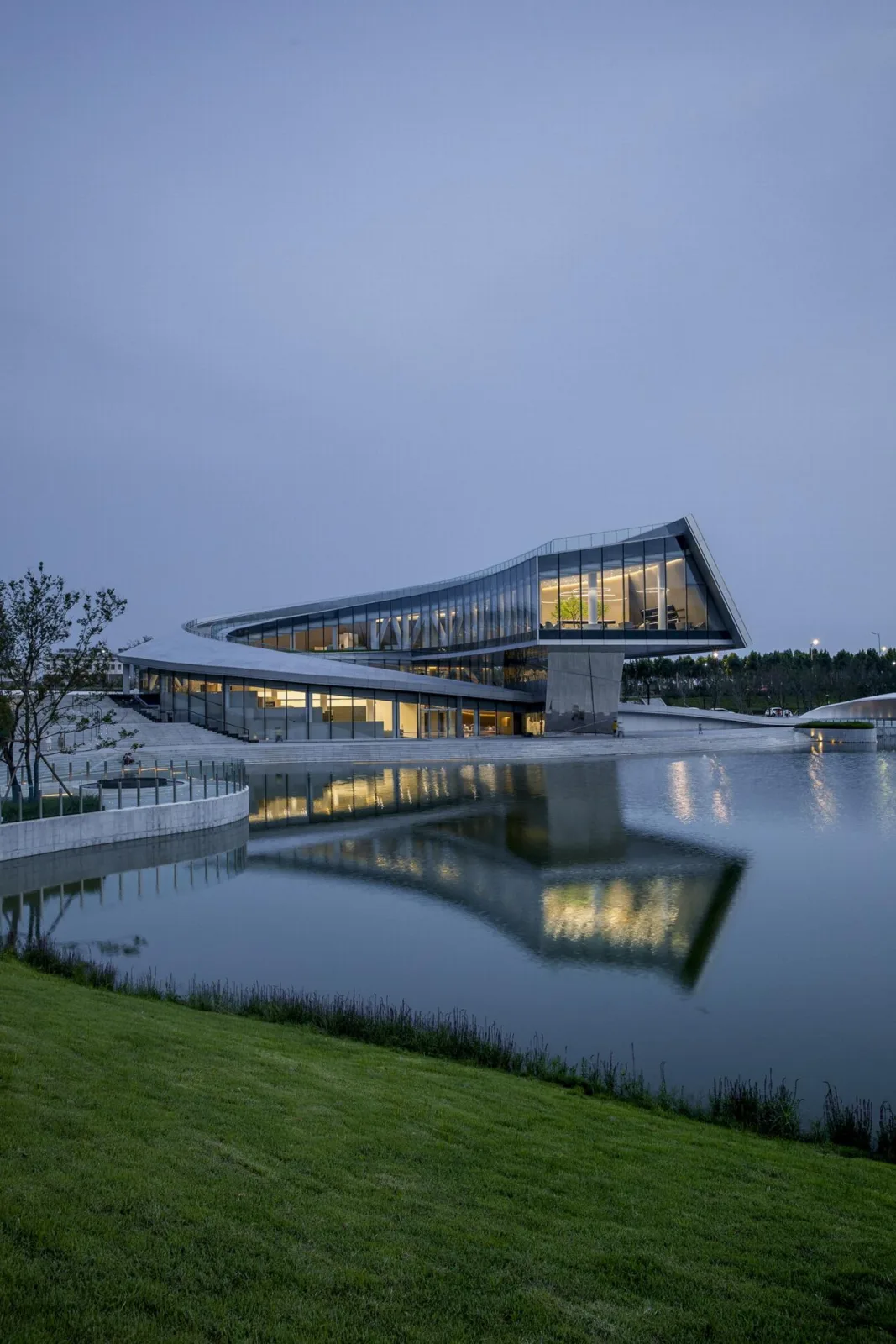 BIM Building | Window overlooking Mount Taishan Mountain: Mount Taishan Youyou Tourist Center | line+WORK