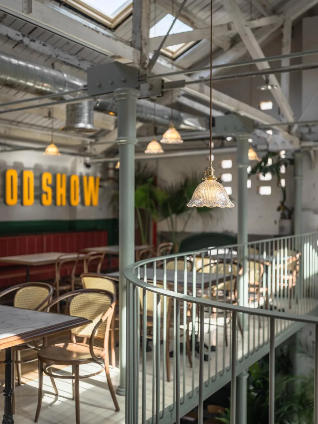 How can industrial buildings be transformed into Thai style tea restaurants using BIM architecture? /San Li Society Triostudio