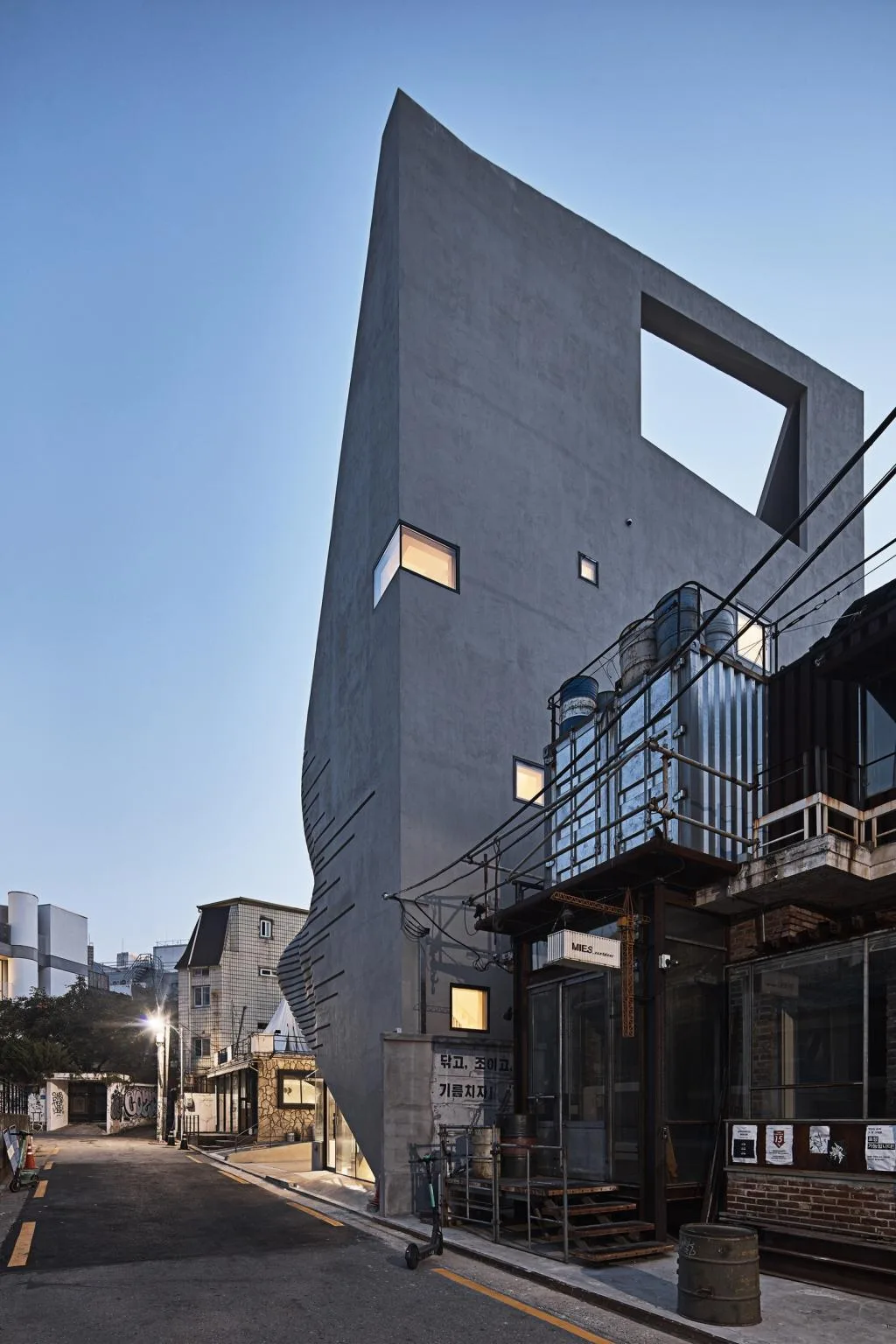 BIM Architecture | Diagonal Pyramid Concrete Building, Areuke Spa/Chiasmus Partners