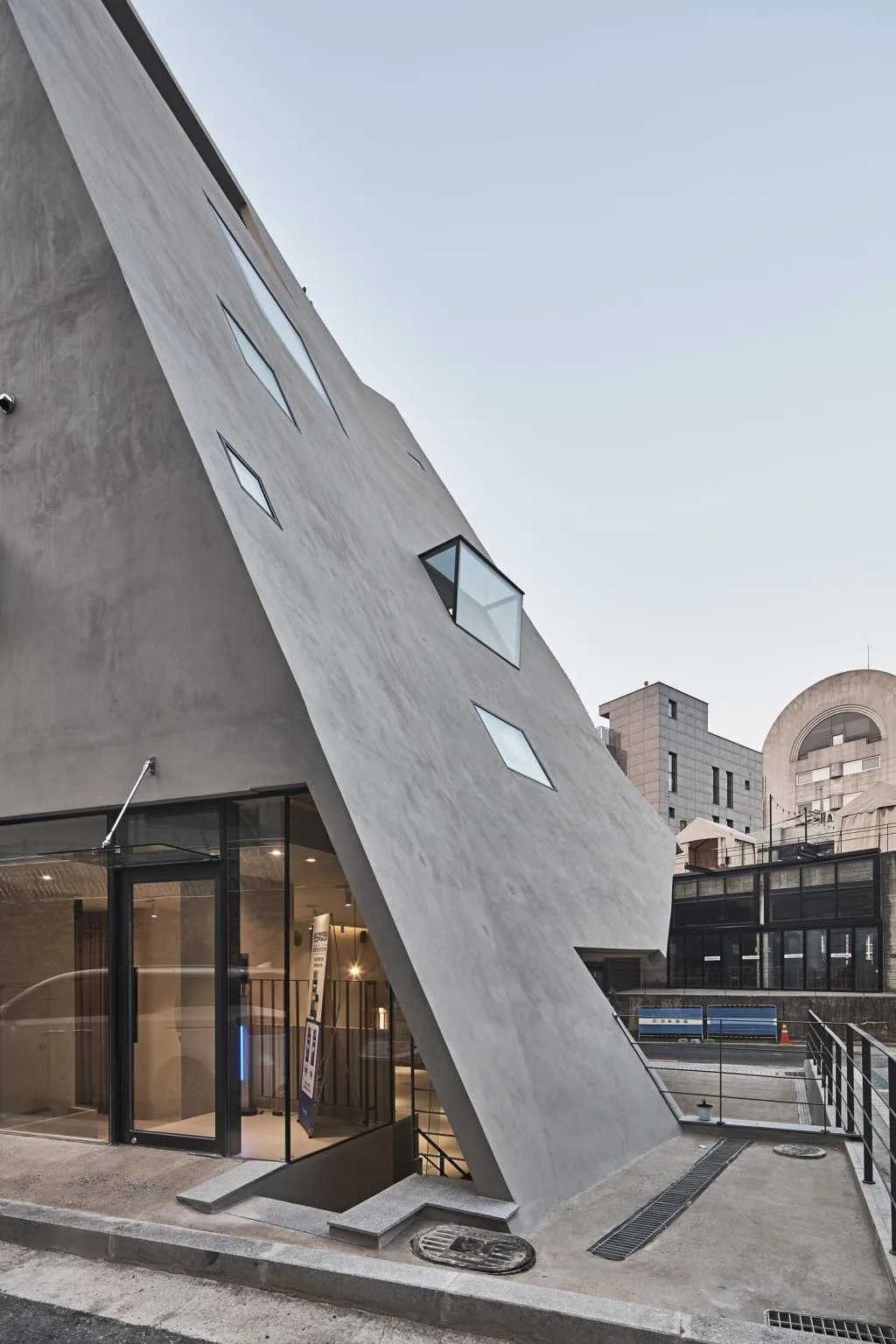 BIM Architecture | Diagonal Pyramid Concrete Building, Areuke Spa/Chiasmus Partners