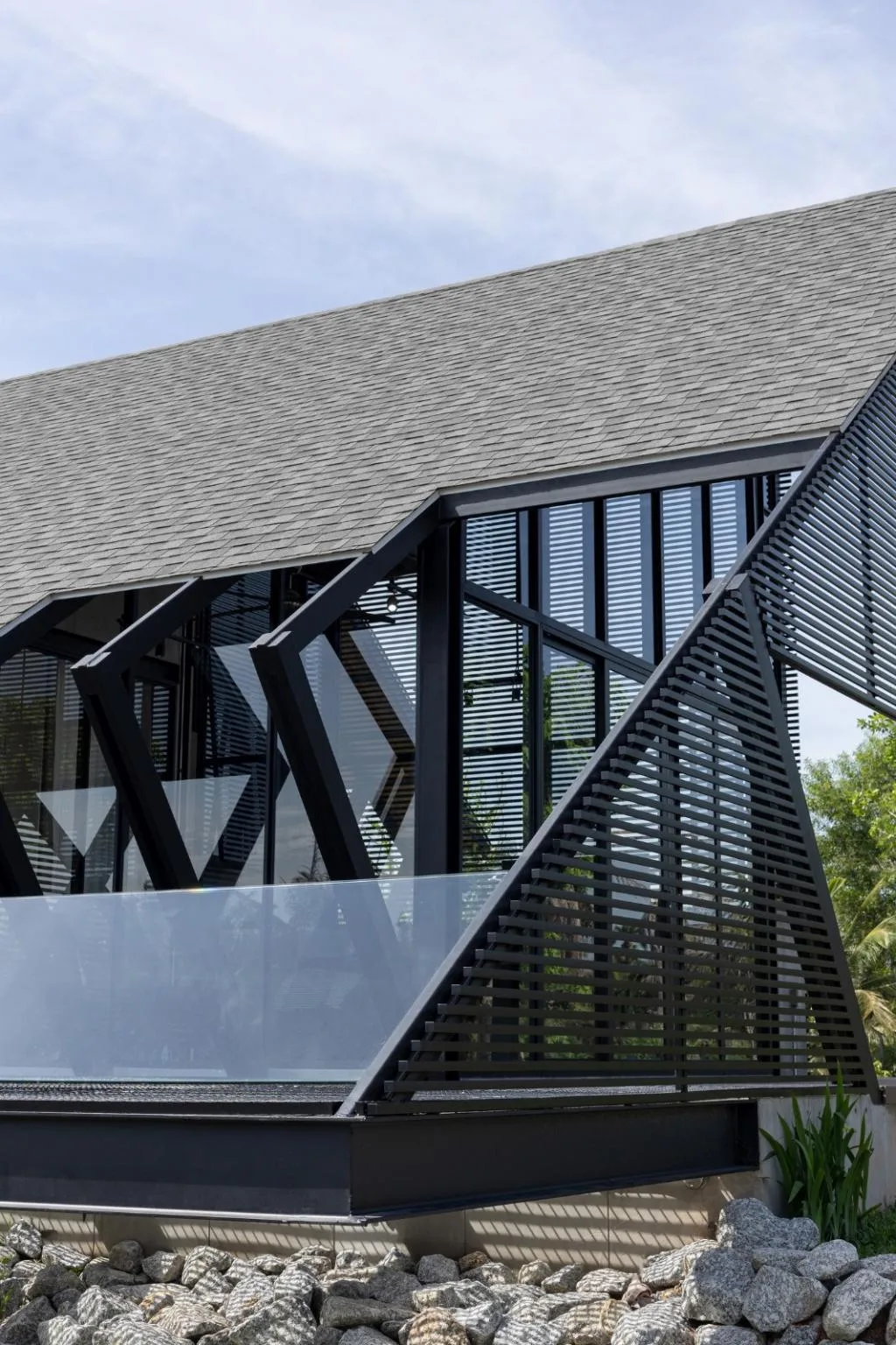 BIM Architecture | Triangle House, Backyard Private Residence/TOUCH Architect