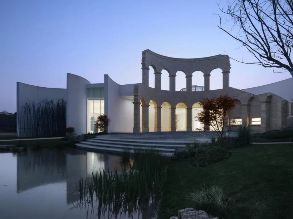 BIM Architecture | Avenue Non Form - Architecture Without Style Constraints/AOE Construction Team's Architectural Practice Path