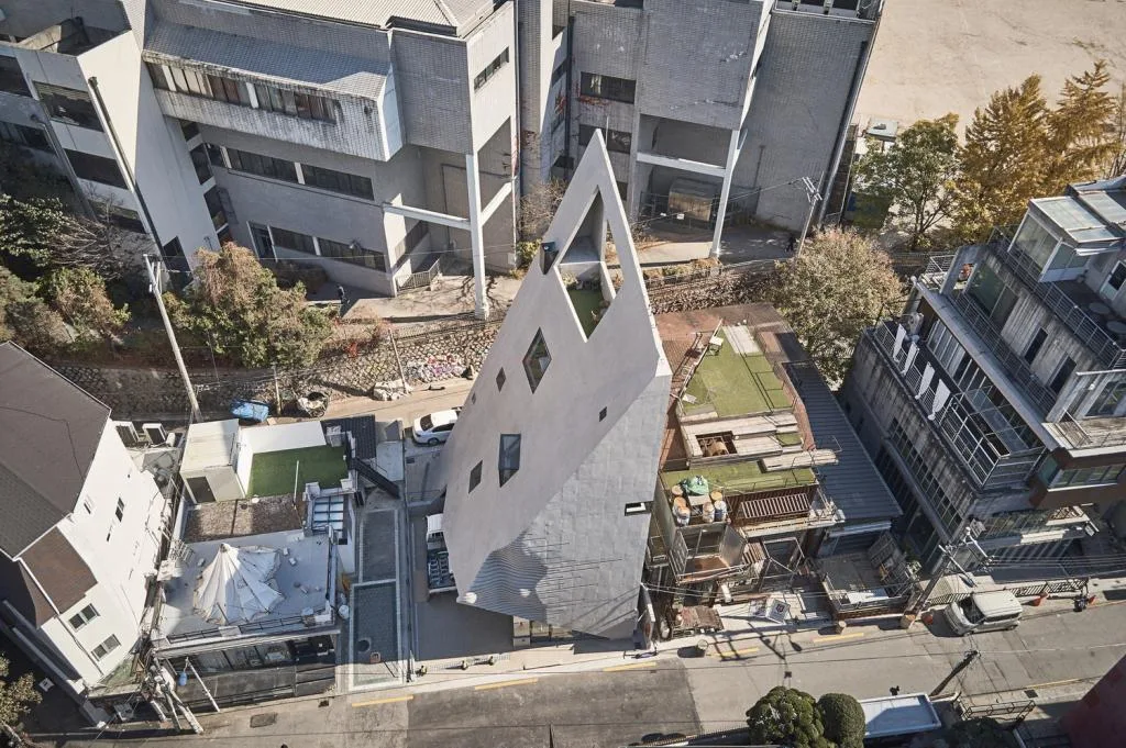 BIM Architecture | Diagonal Pyramid Concrete Building, Areuke Spa/Chiasmus Partners