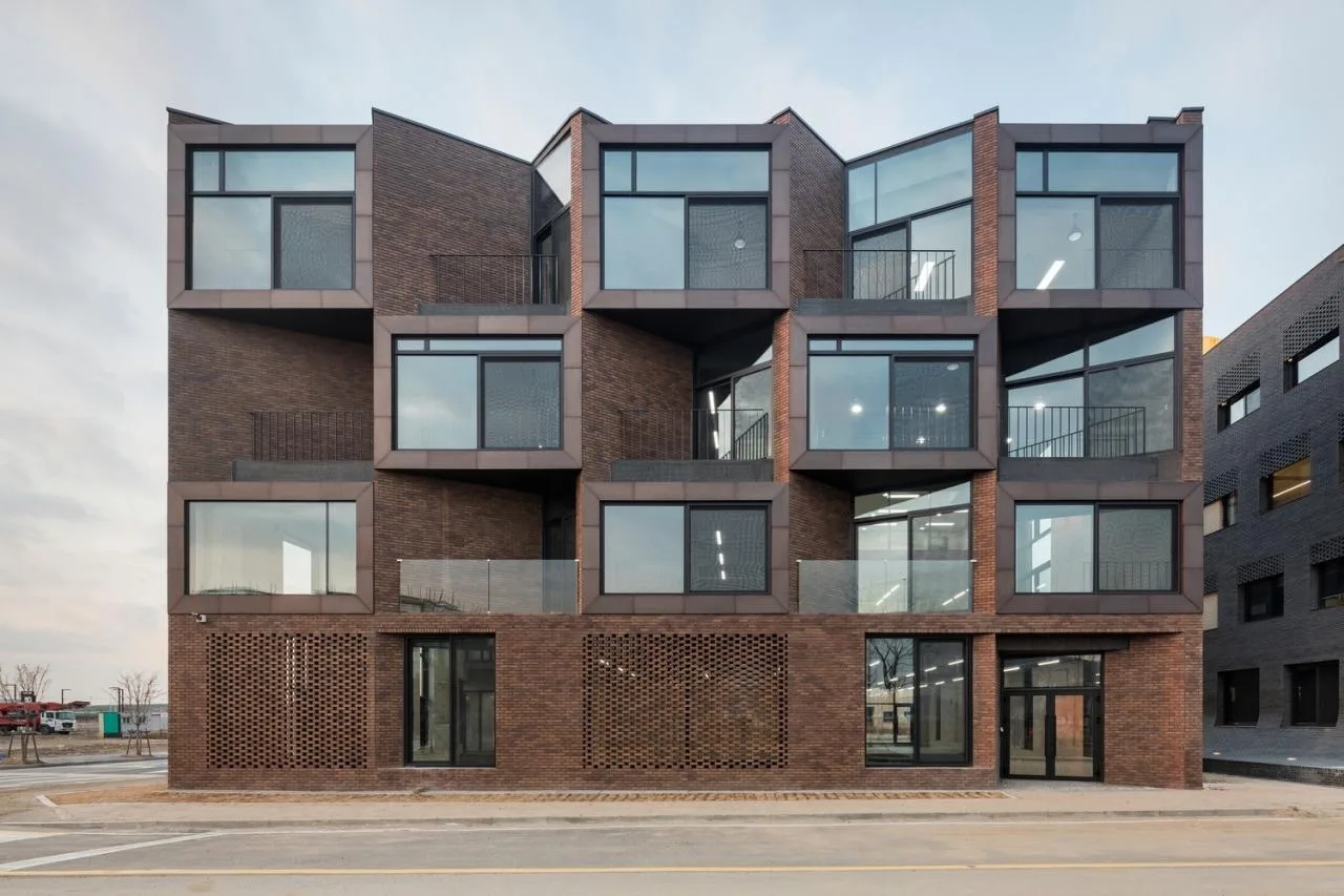 BIM Architecture | 'Do you want to dance?' Messy office building/poly.m.ur