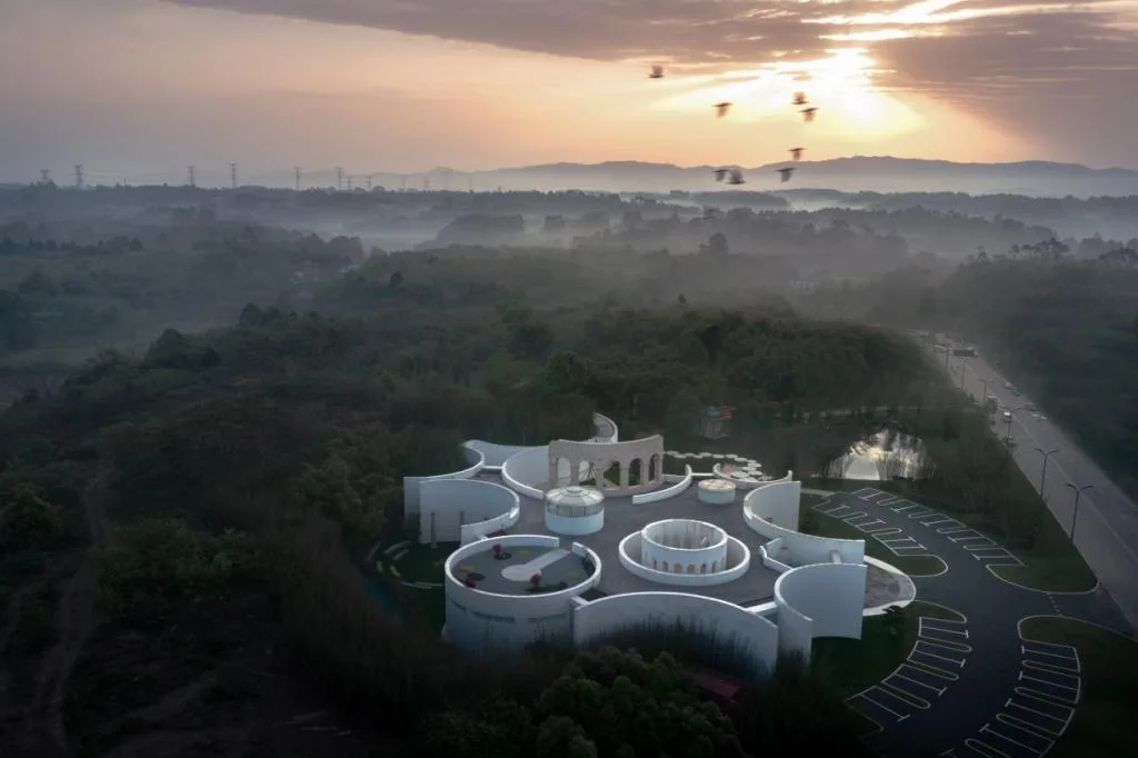 BIM Architecture | Avenue Non Form - Architecture Without Style Constraints/AOE Construction Team's Architectural Practice Path