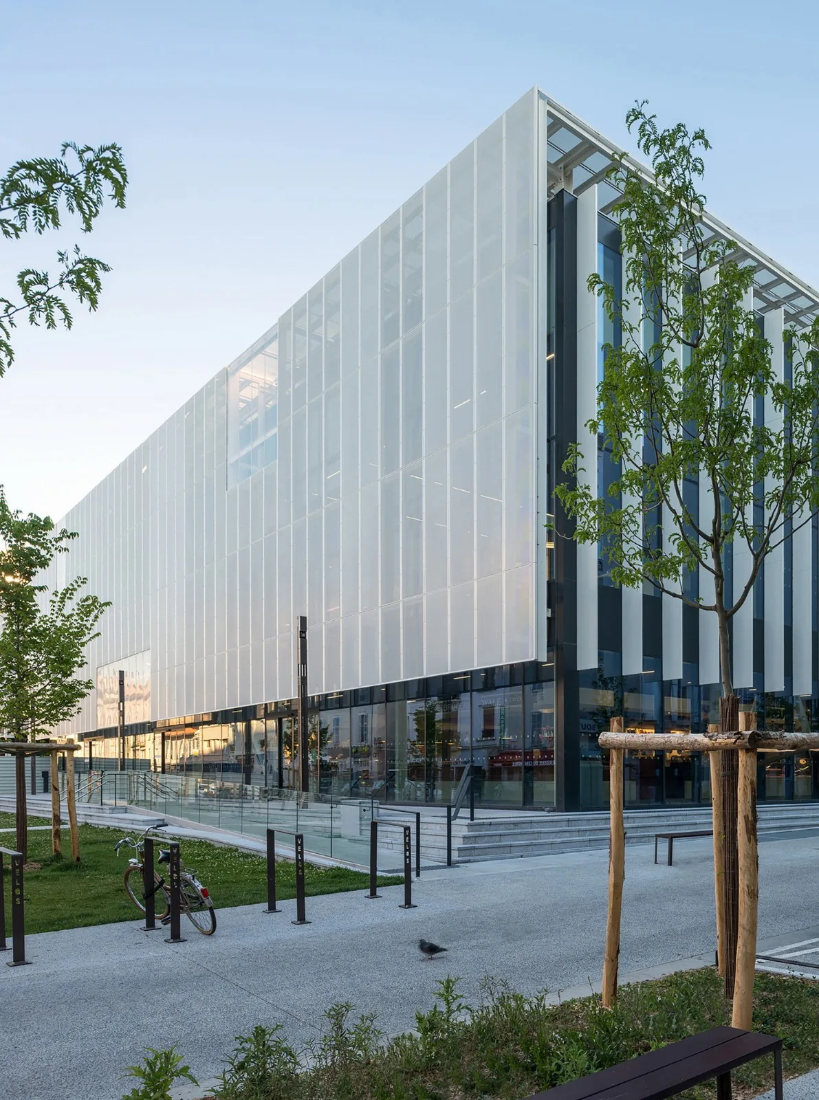 BIM Architecture | Black and White Coverage, Republic of Pau Complex/Ameller Dubois, France