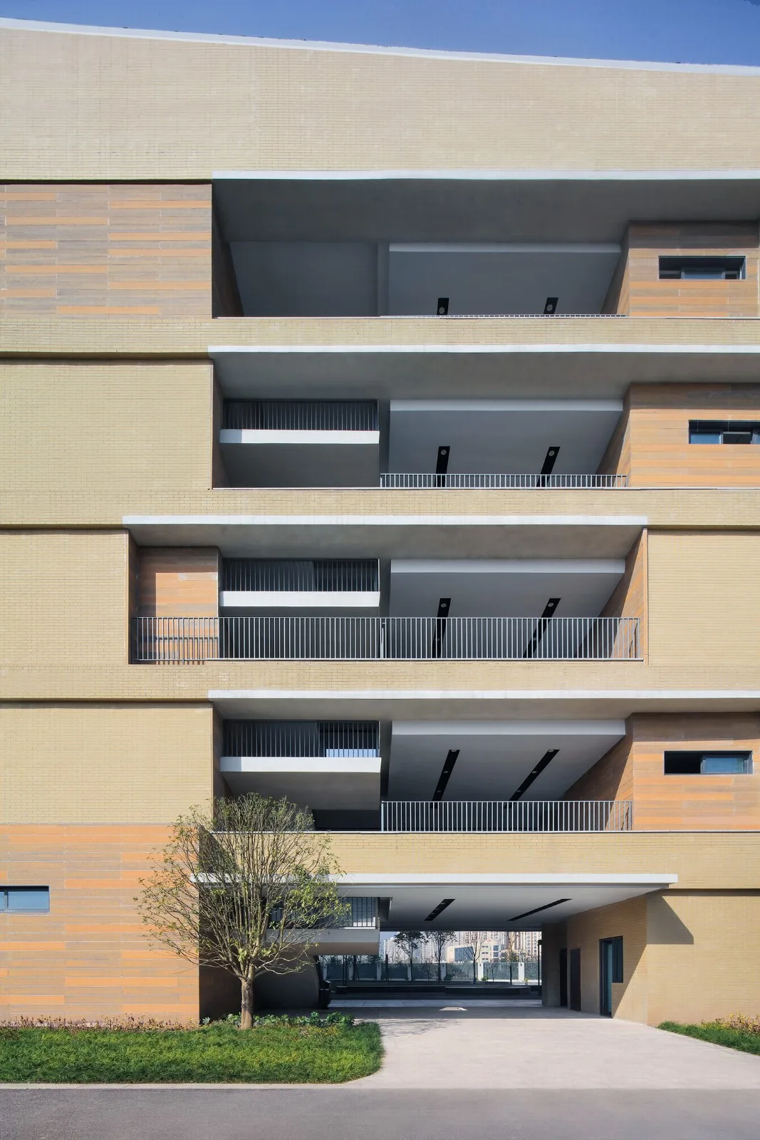 BIM Architecture | Southwest University Affiliated Middle School Liangjiang Campus: Disappearing High Density Campus/Gad