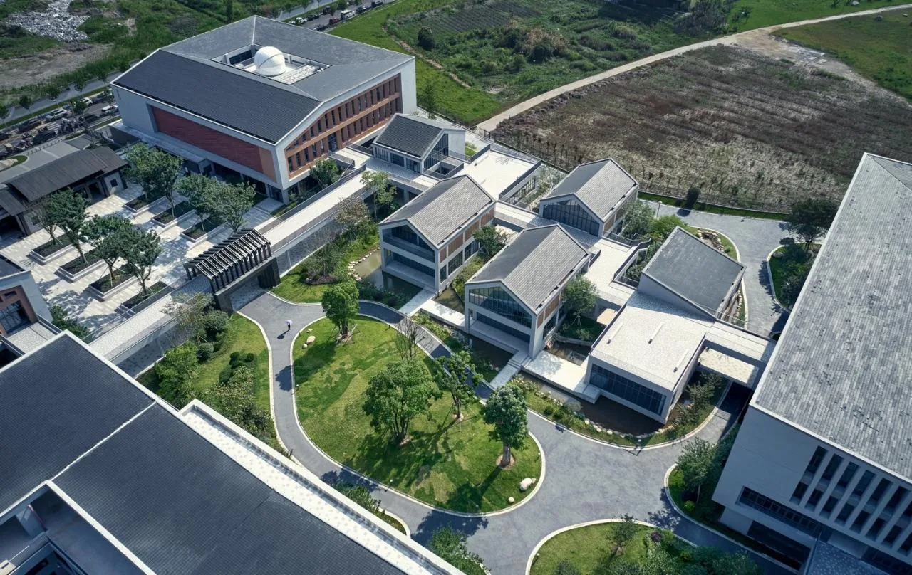 BIM Architecture | Asking Under the Tree, Building Gardens in the Mountains - Yueqing Jingshan Public School/Zhejiang University Architectural Design and Research Institute Co., Ltd