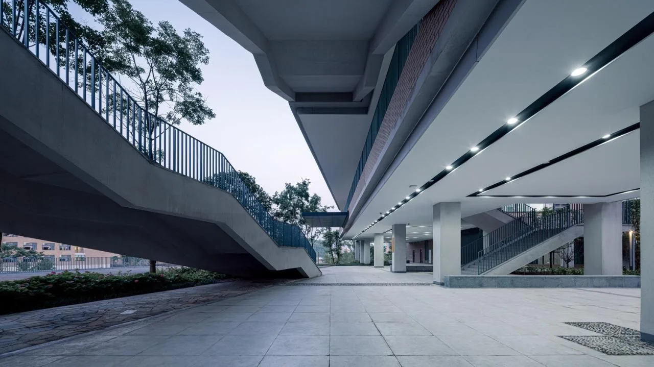 BIM Architecture | Southwest University Affiliated Middle School Liangjiang Campus: Disappearing High Density Campus/Gad