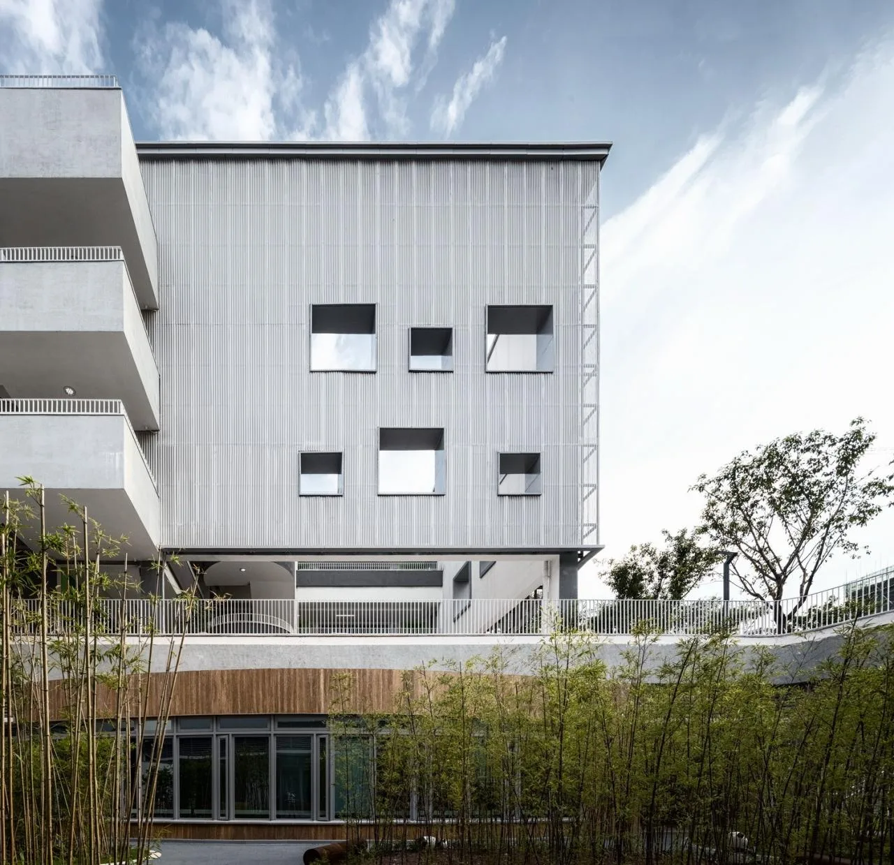 BIM Architecture | Chongqing Liangjiang People's Primary School: Brave Adventure in Nature/Gad