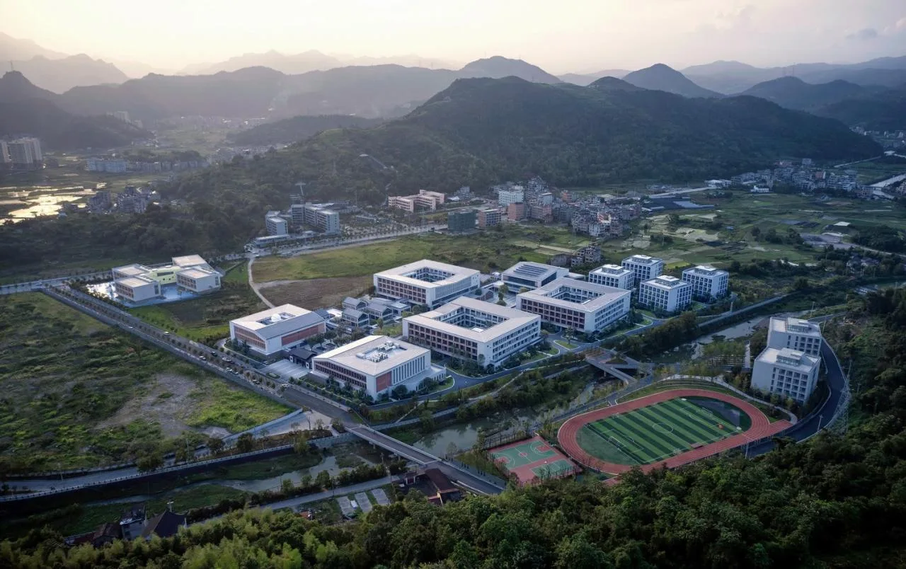 BIM Architecture | Asking Under the Tree, Building Gardens in the Mountains - Yueqing Jingshan Public School/Zhejiang University Architectural Design and Research Institute Co., Ltd