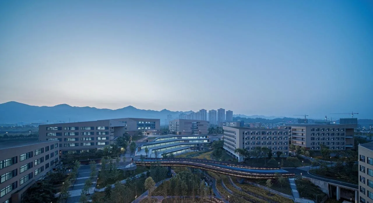 BIM Architecture | Southwest University Affiliated Middle School Liangjiang Campus: Disappearing High Density Campus/Gad