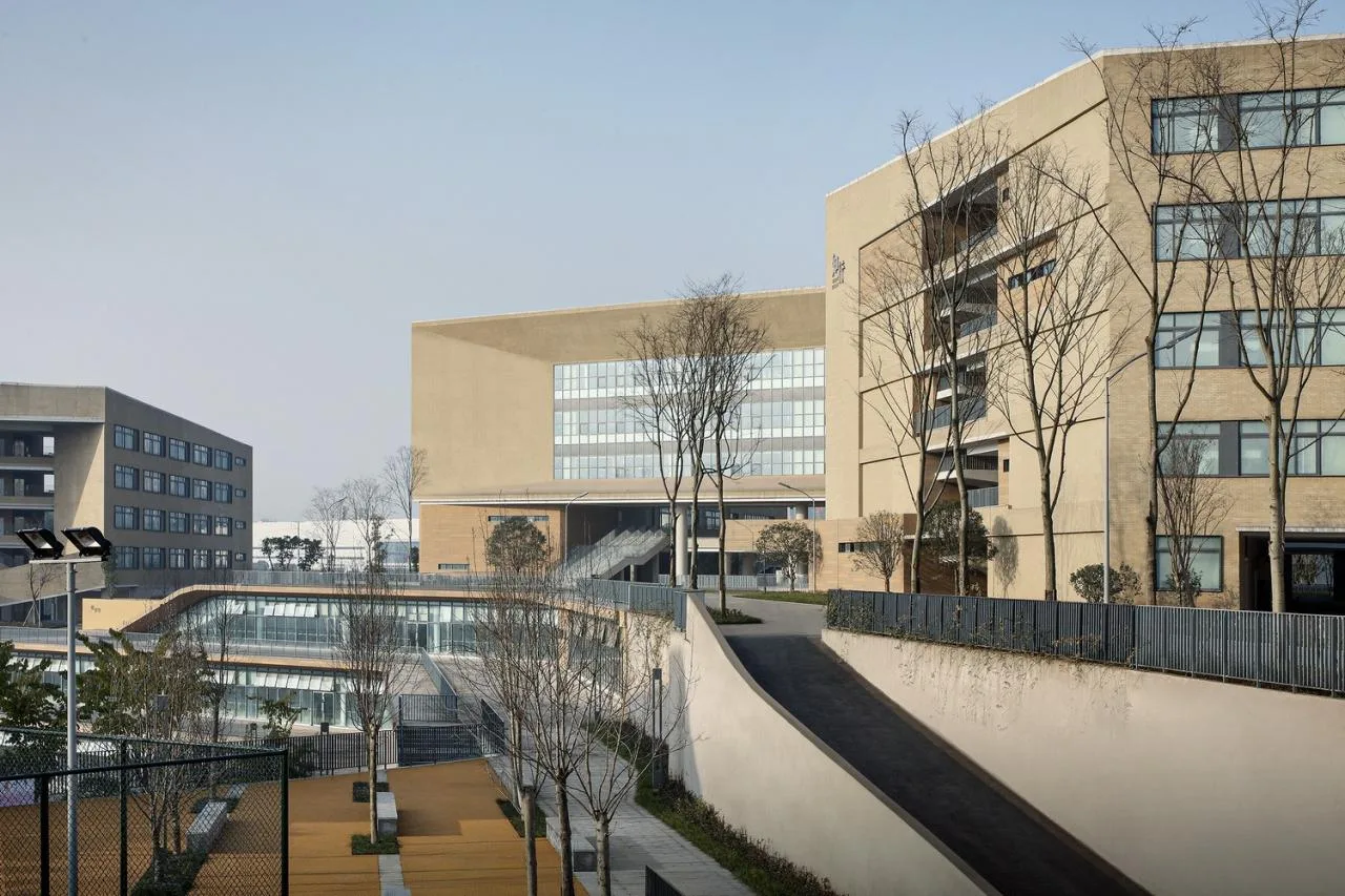 BIM Architecture | Southwest University Affiliated Middle School Liangjiang Campus: Disappearing High Density Campus/Gad