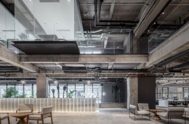 BIM Architecture: Integrating Suspended Meeting Rooms into Mobile Office Spaces by JSPA Design-BIM WORLD