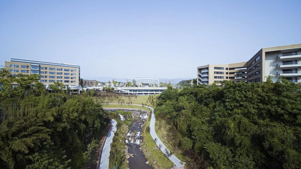 BIM Architecture | Southwest University Affiliated Middle School Liangjiang Campus: Disappearing High Density Campus/Gad