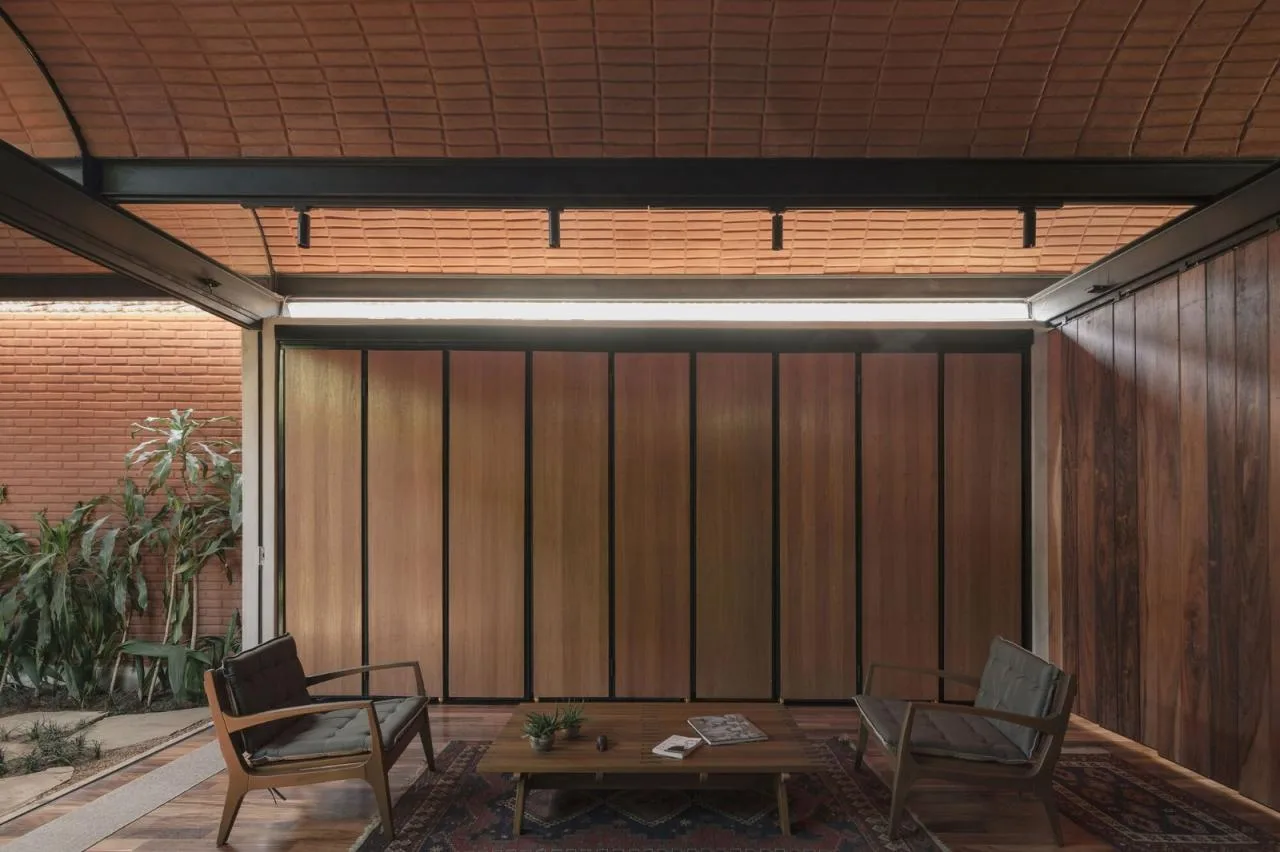 BIM Architecture | Handmade pressed brick and wood construction for self owned houses/Equipo de Arquitectura