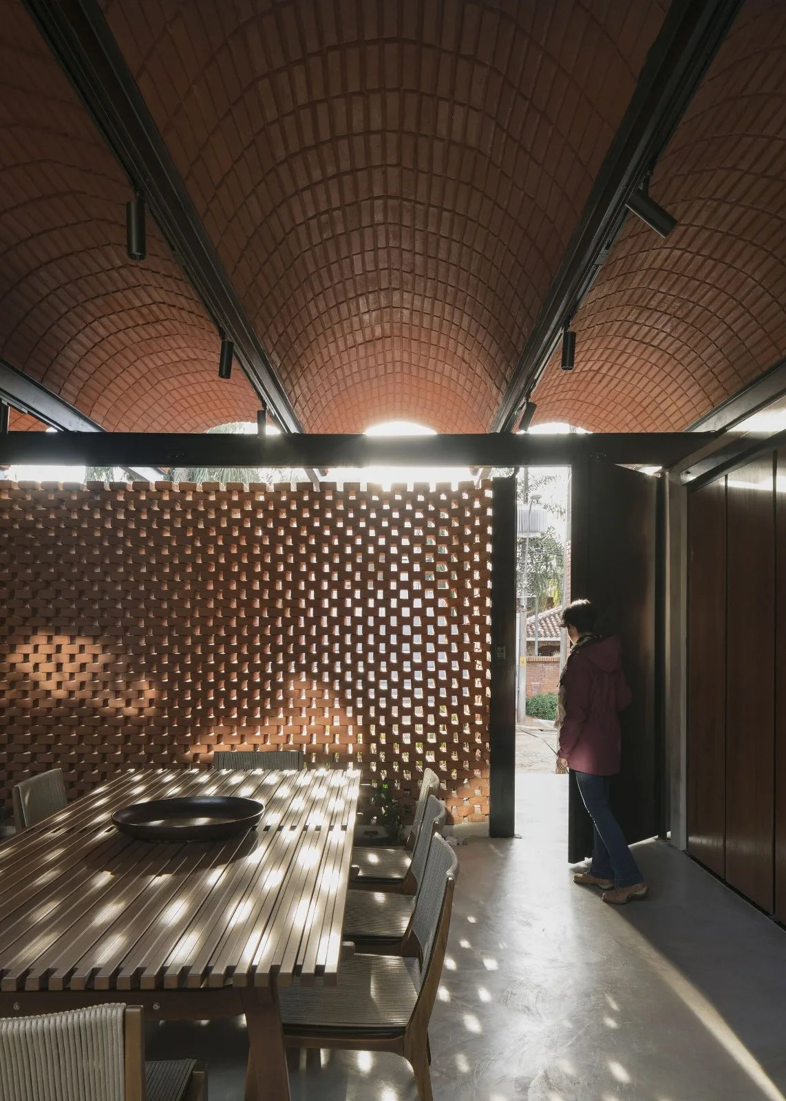 BIM Architecture | Handmade pressed brick and wood construction for self owned houses/Equipo de Arquitectura