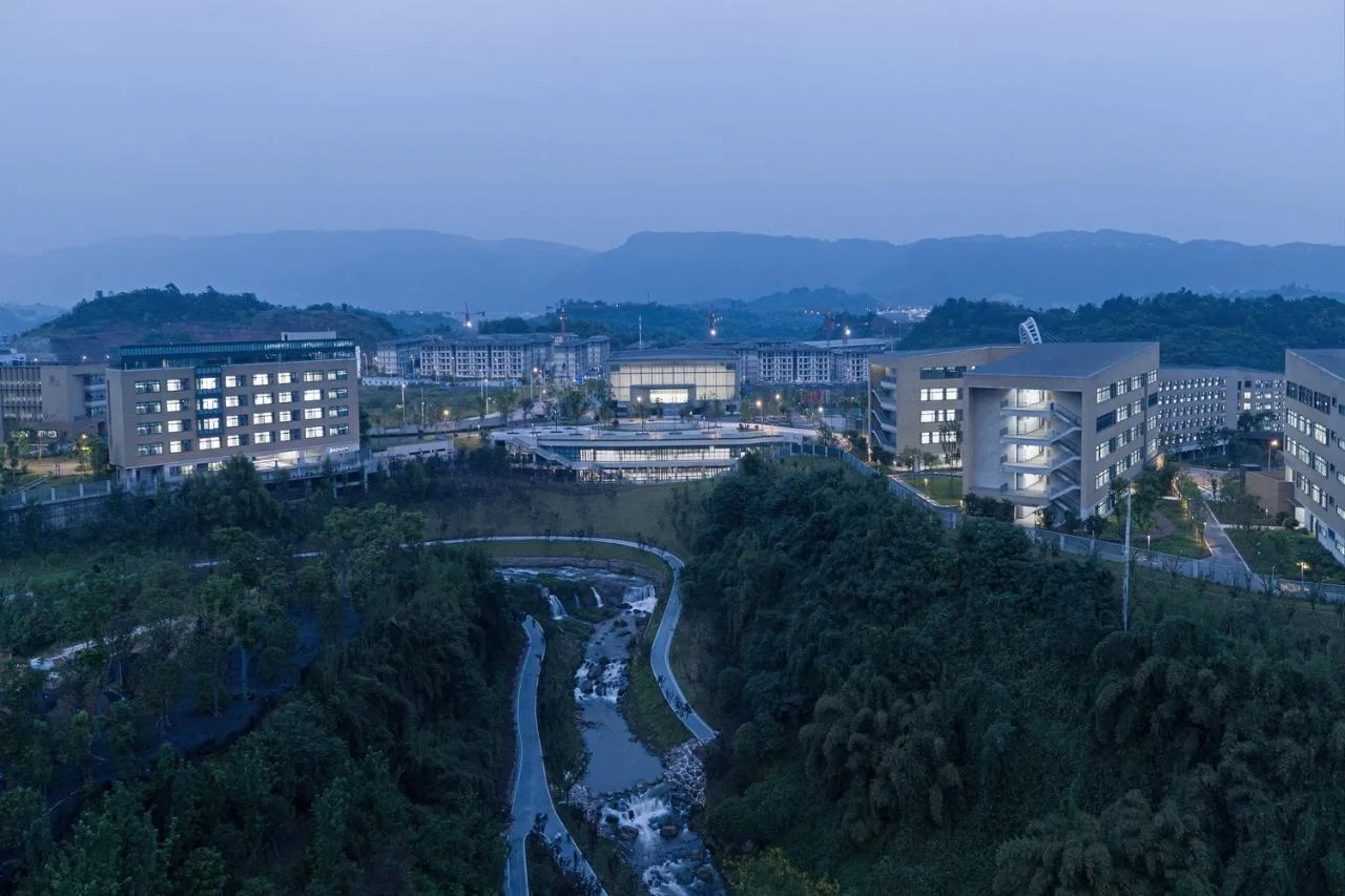 BIM Architecture | Southwest University Affiliated Middle School Liangjiang Campus: Disappearing High Density Campus/Gad