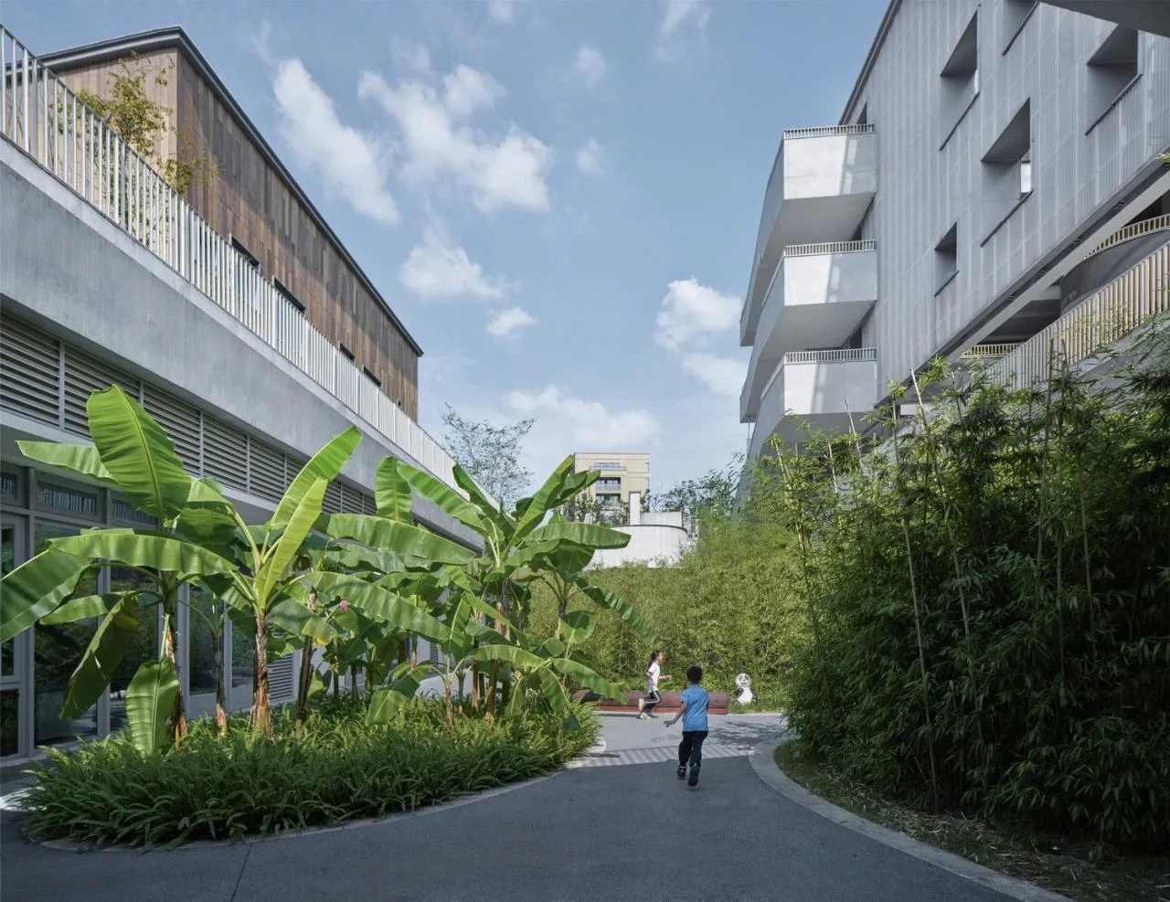 BIM Architecture | Chongqing Liangjiang People's Primary School: Brave Adventure in Nature/Gad