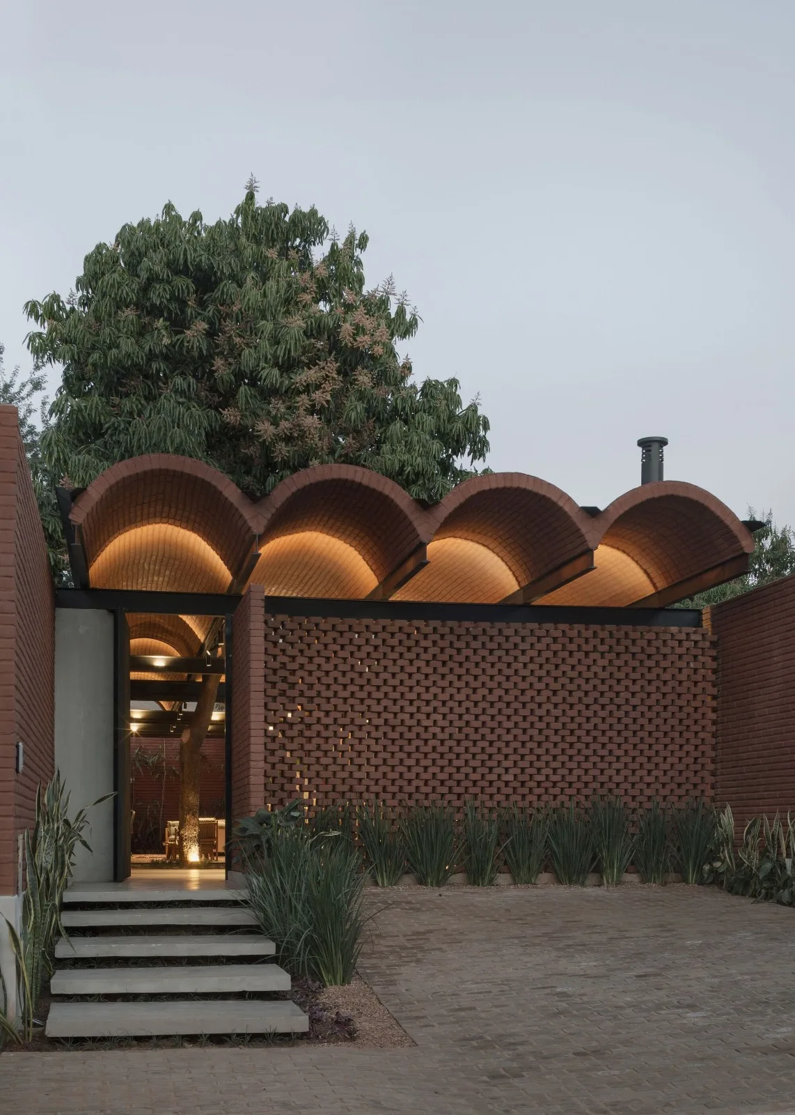 BIM Architecture | Handmade pressed brick and wood construction for self owned houses/Equipo de Arquitectura