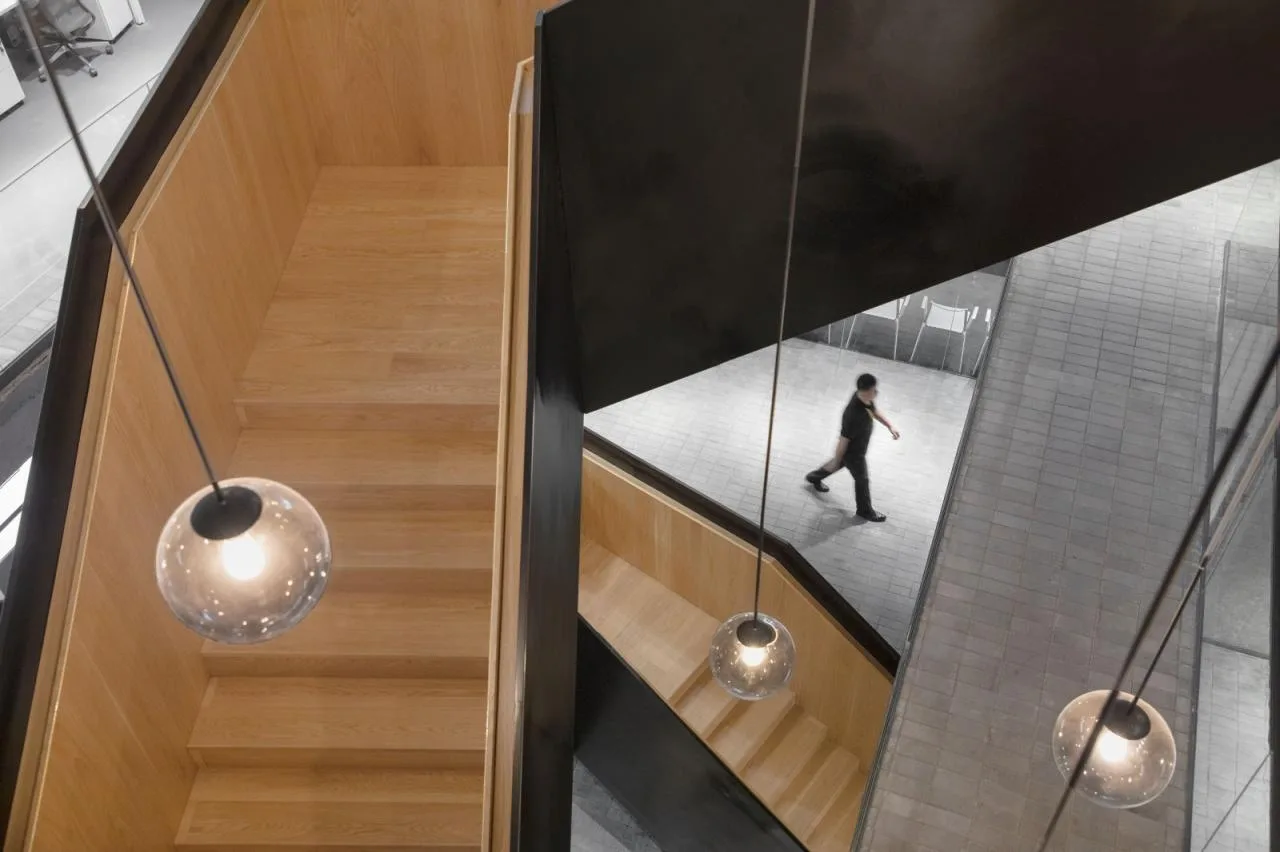 BIM Architecture | Introducing Suspended Meeting Rooms into Mobile Office Space/JSPA Design