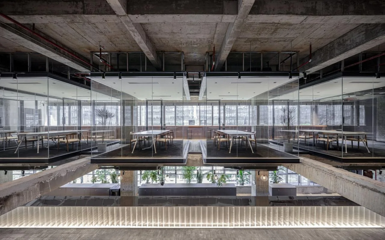 BIM Architecture | Introducing Suspended Meeting Rooms into Mobile Office Space/JSPA Design