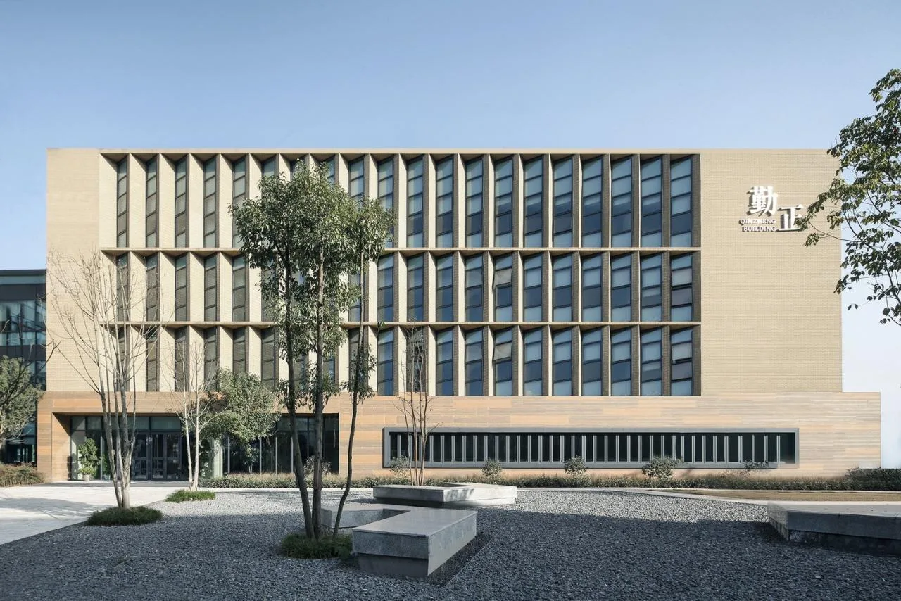 BIM Architecture | Southwest University Affiliated Middle School Liangjiang Campus: Disappearing High Density Campus/Gad