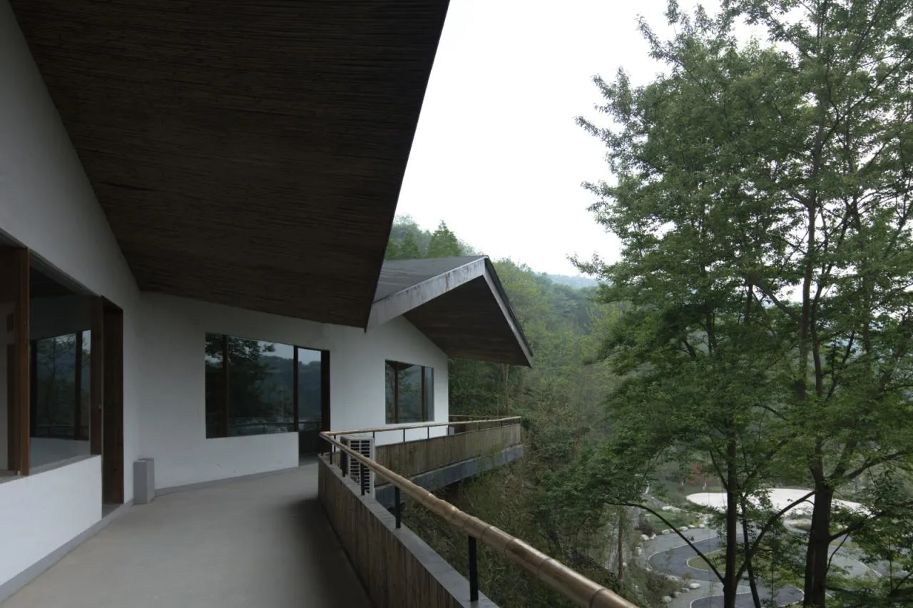 BIM Architecture | Building a Shared Factory/Time Space Building with Peaks on an Abandoned Chicken Shed on a Half Cliff