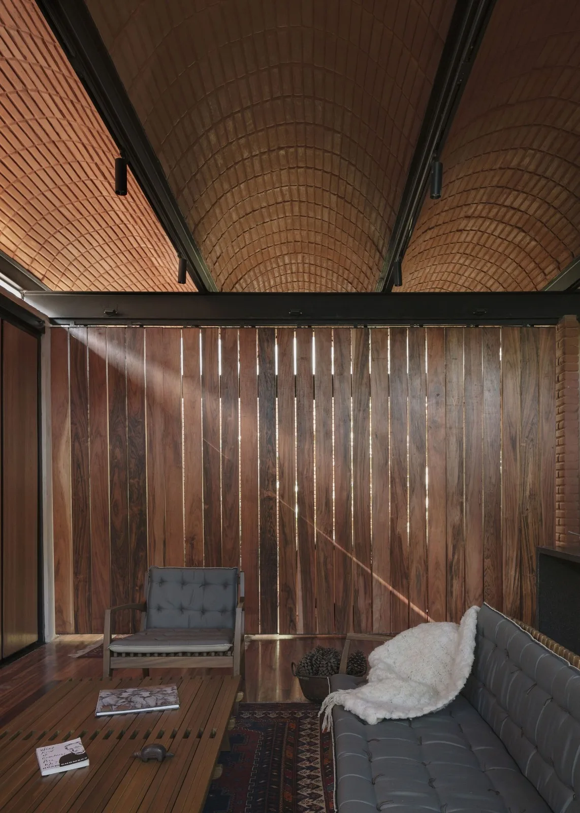 BIM Architecture | Handmade pressed brick and wood construction for self owned houses/Equipo de Arquitectura