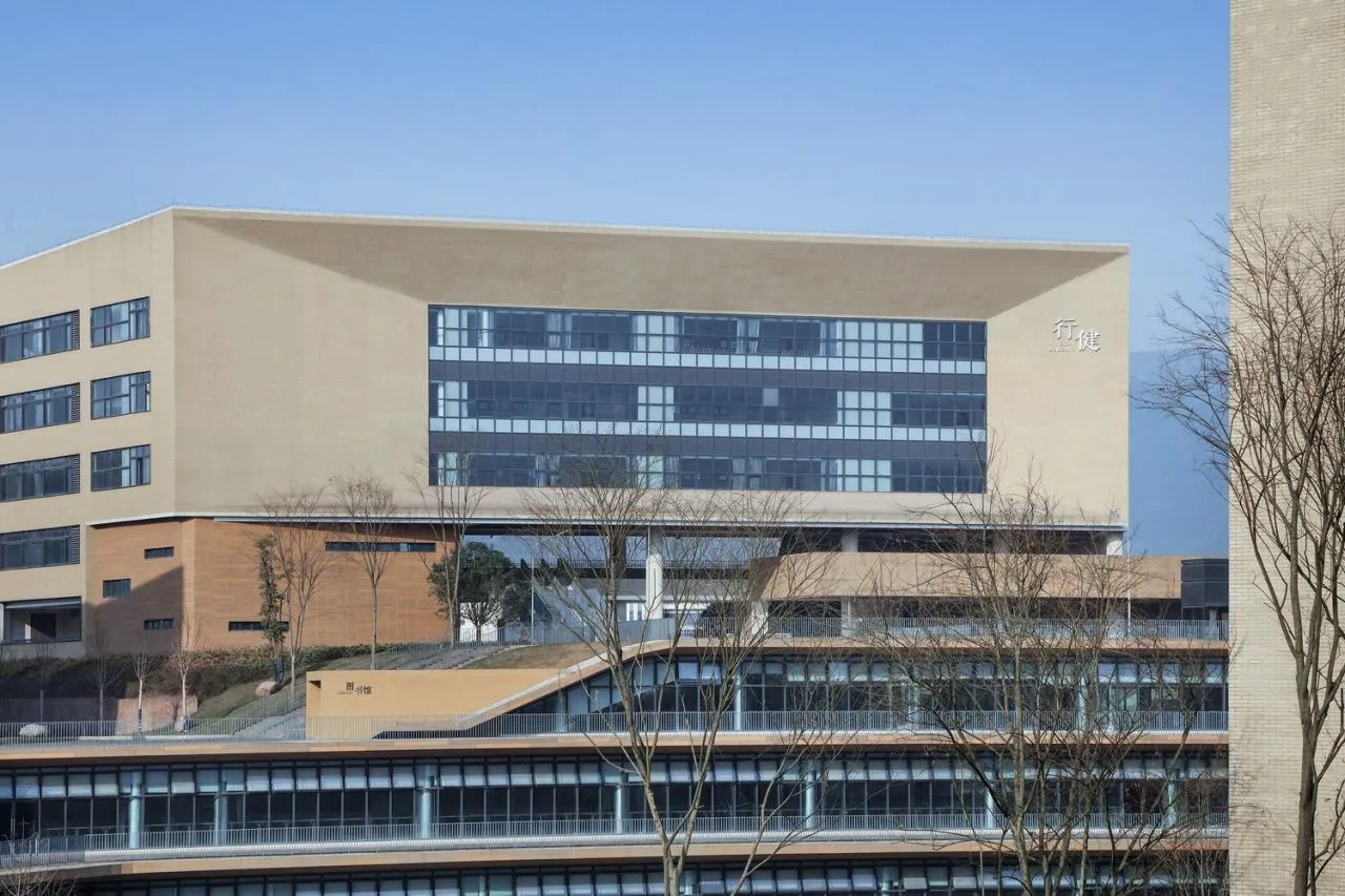 BIM Architecture | Southwest University Affiliated Middle School Liangjiang Campus: Disappearing High Density Campus/Gad