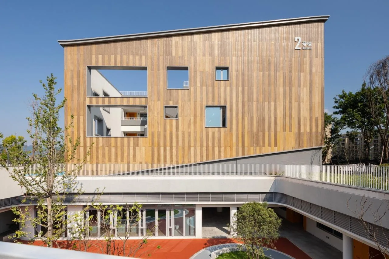 BIM Architecture | Chongqing Liangjiang People's Primary School: Brave Adventure in Nature/Gad