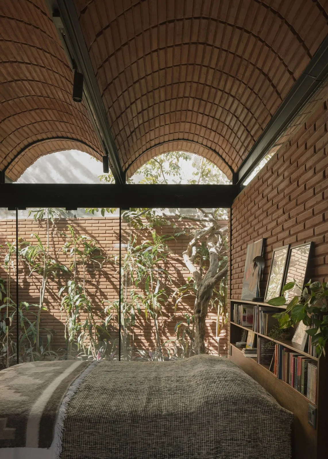 BIM Architecture | Handmade pressed brick and wood construction for self owned houses/Equipo de Arquitectura