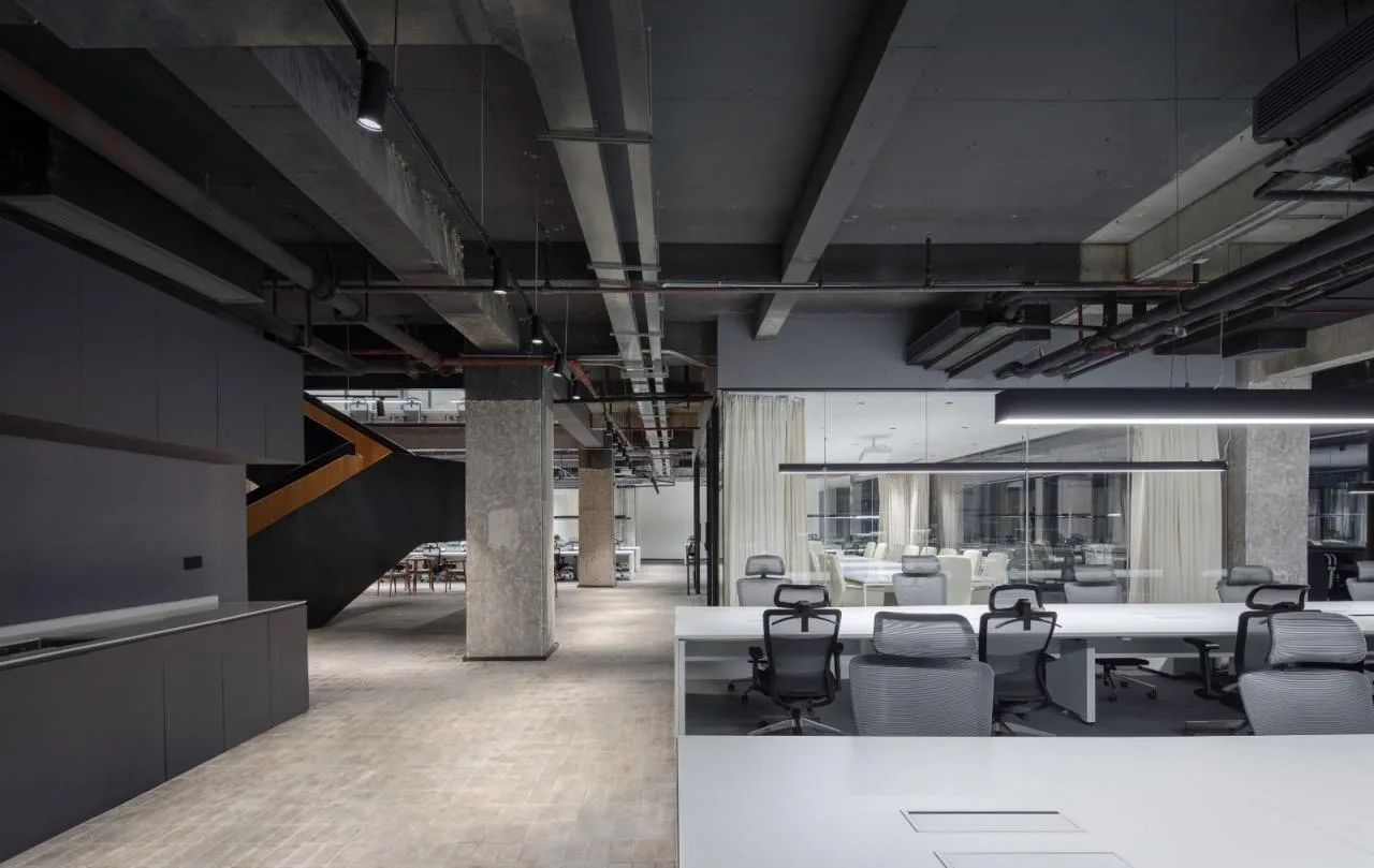 BIM Architecture | Introducing Suspended Meeting Rooms into Mobile Office Space/JSPA Design