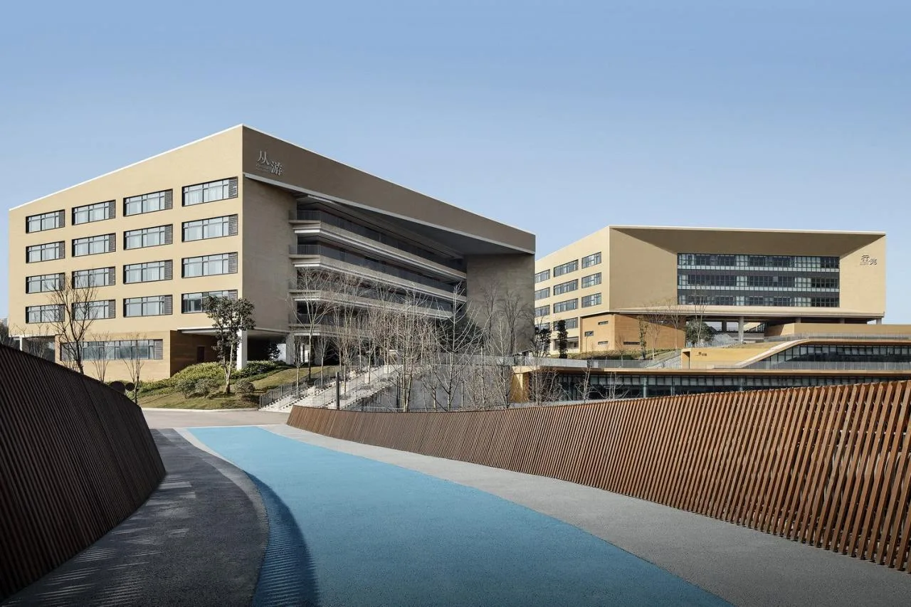 BIM Architecture | Southwest University Affiliated Middle School Liangjiang Campus: Disappearing High Density Campus/Gad