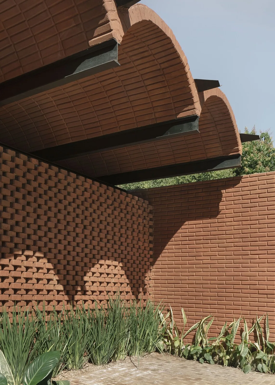 BIM Architecture | Handmade pressed brick and wood construction for self owned houses/Equipo de Arquitectura