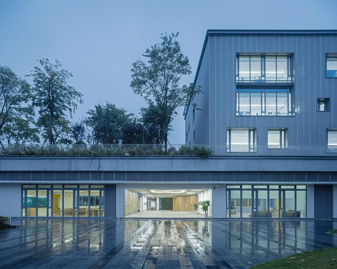 BIM Architecture | Chongqing Liangjiang People's Primary School: Brave Adventure in Nature/Gad