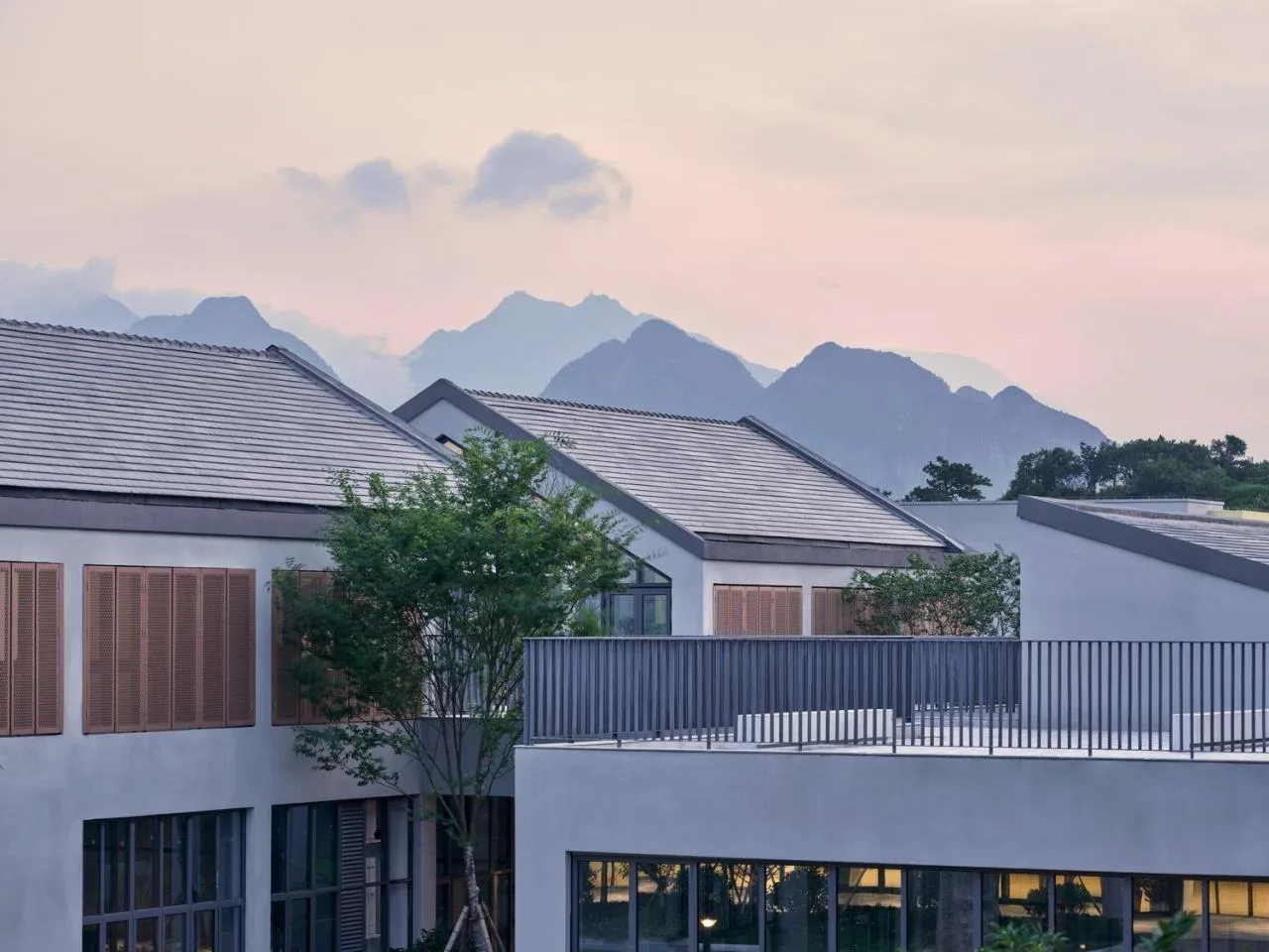 BIM Architecture | Asking Under the Tree, Building Gardens in the Mountains - Yueqing Jingshan Public School/Zhejiang University Architectural Design and Research Institute Co., Ltd