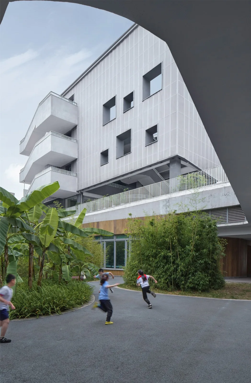 BIM Architecture | Chongqing Liangjiang People's Primary School: Brave Adventure in Nature/Gad