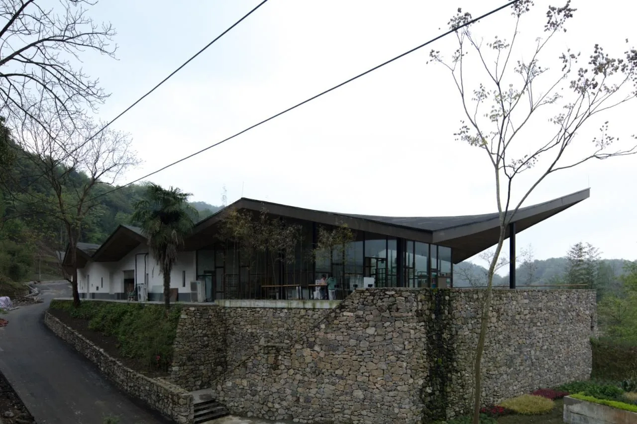 BIM Architecture | Building a Shared Factory/Time Space Building with Peaks on an Abandoned Chicken Shed on a Half Cliff