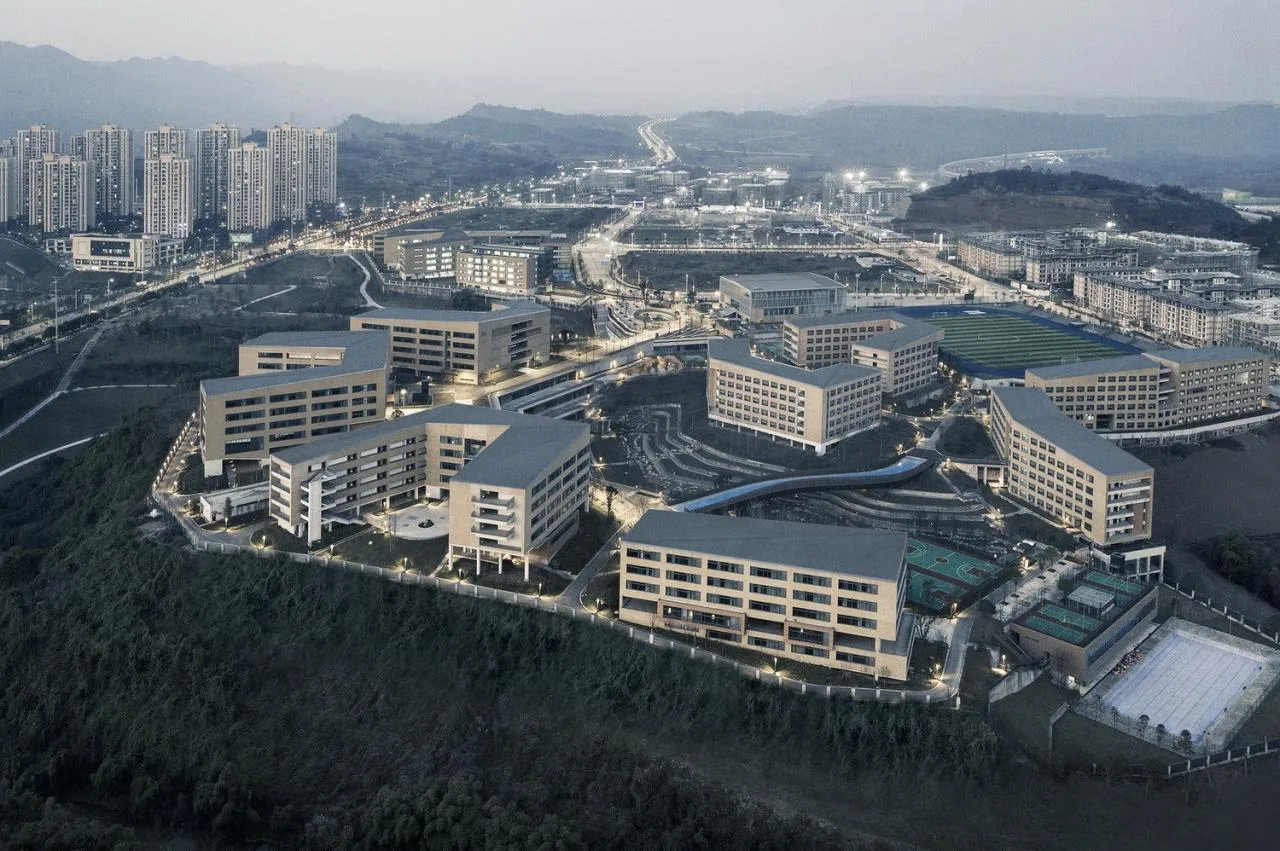 BIM Architecture | Southwest University Affiliated Middle School Liangjiang Campus: Disappearing High Density Campus/Gad