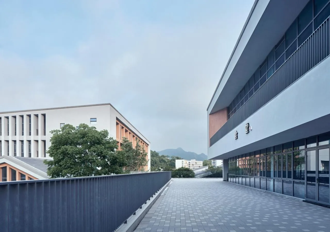 BIM Architecture | Asking Under the Tree, Building Gardens in the Mountains - Yueqing Jingshan Public School/Zhejiang University Architectural Design and Research Institute Co., Ltd