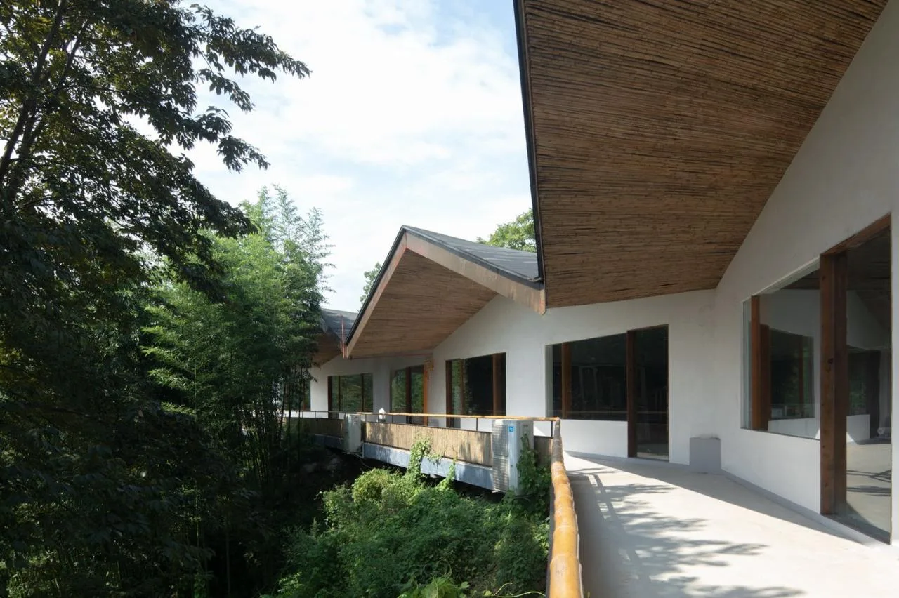 BIM Architecture | Building a Shared Factory/Time Space Building with Peaks on an Abandoned Chicken Shed on a Half Cliff
