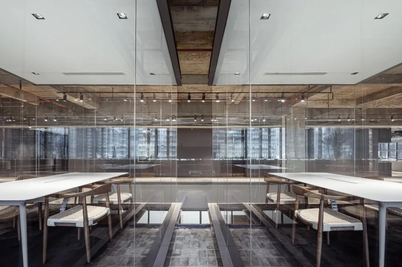 BIM Architecture | Introducing Suspended Meeting Rooms into Mobile Office Space/JSPA Design