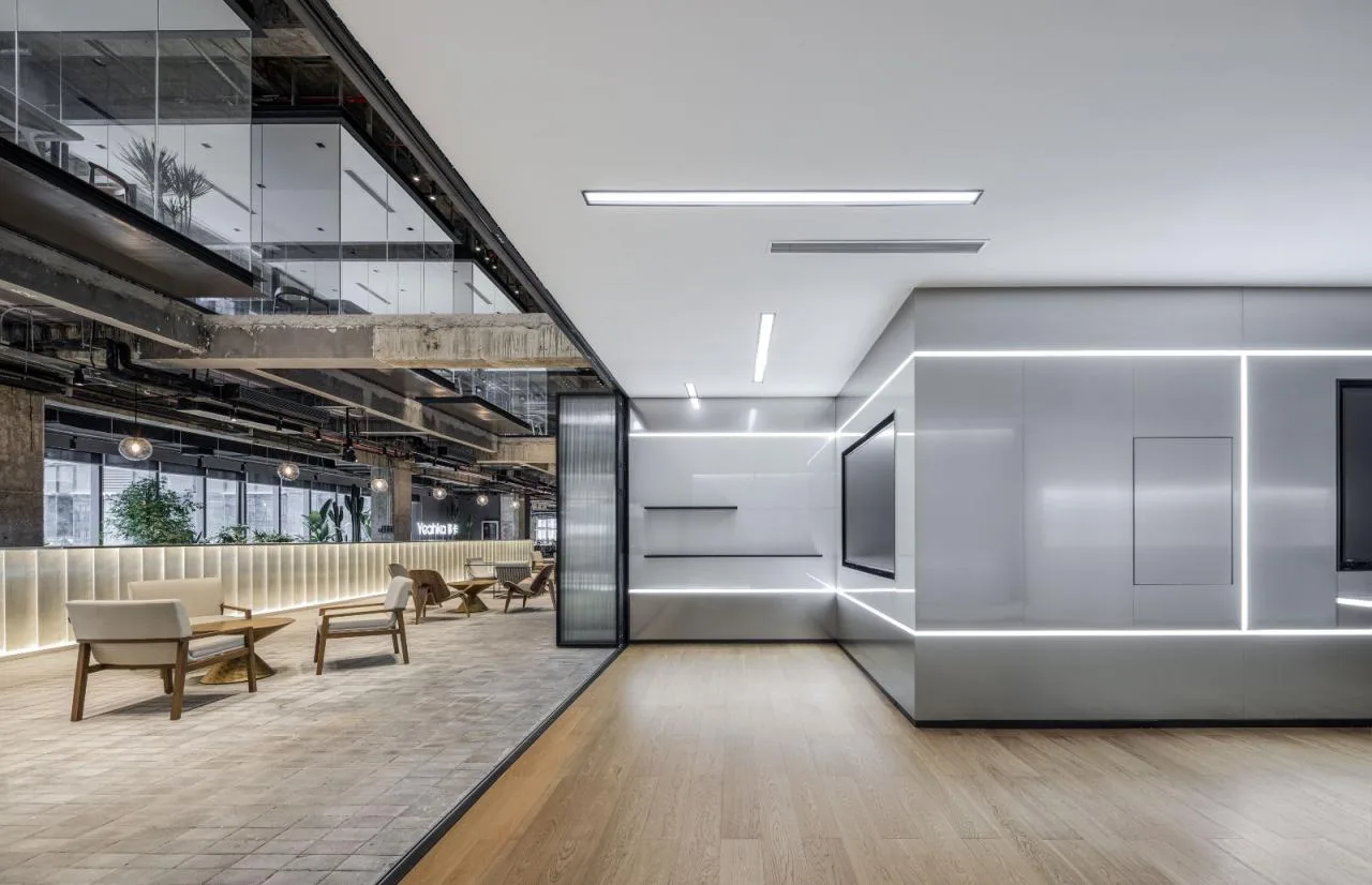 BIM Architecture | Introducing Suspended Meeting Rooms into Mobile Office Space/JSPA Design