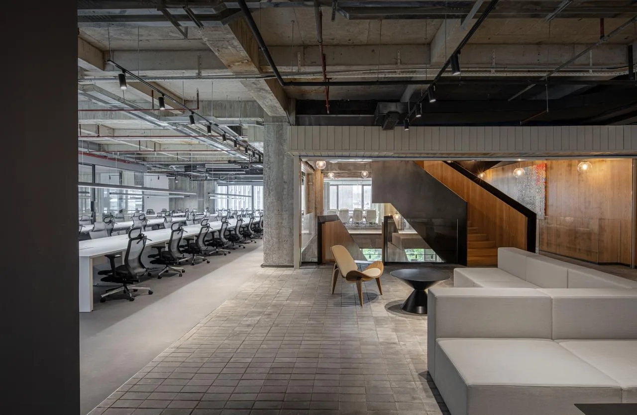 BIM Architecture | Introducing Suspended Meeting Rooms into Mobile Office Space/JSPA Design
