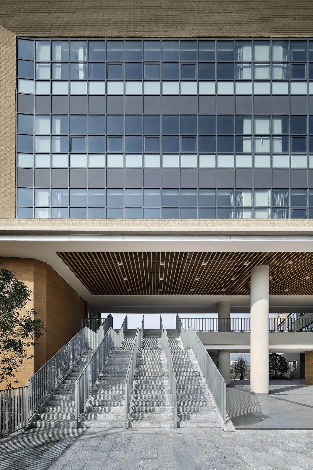 BIM Architecture | Southwest University Affiliated Middle School Liangjiang Campus: Disappearing High Density Campus/Gad